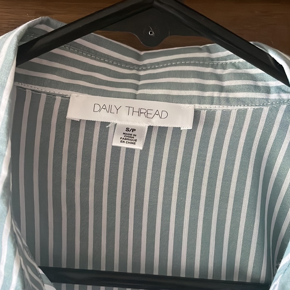 NWT Women’s Daily Thread striped blouse Small